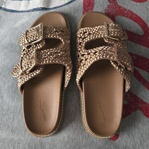 Universal Thread Womens Kylie Crochet Footbed Sandals - Tan